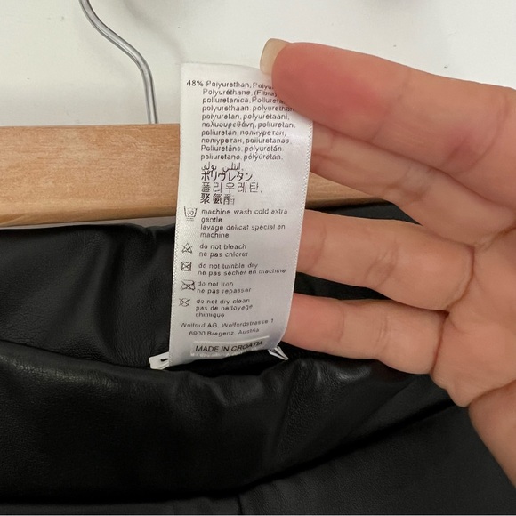 WOLFORD
ESTELLA LEGGINGS - FAUX LEATHER size 10 - Picture 9 of 9